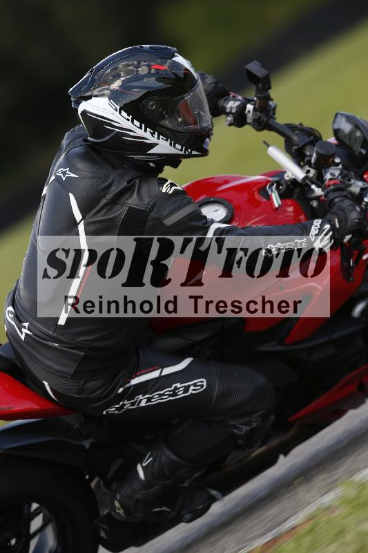 /Archiv-2024/29 12.06.2024 MOTO.CH Track Day ADR/Gruppe blau/35